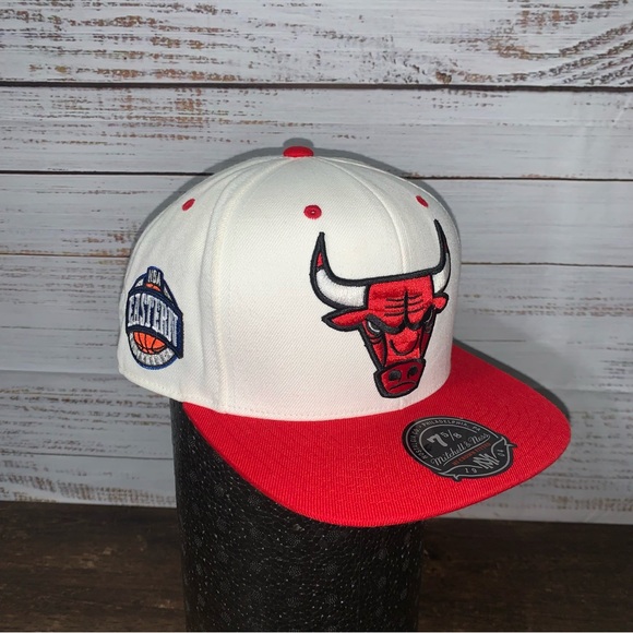 Chicago Bulls Mitchell & Ness Embroidered Fitted 7 5/8 Hat Cap - Picture 3 of 12